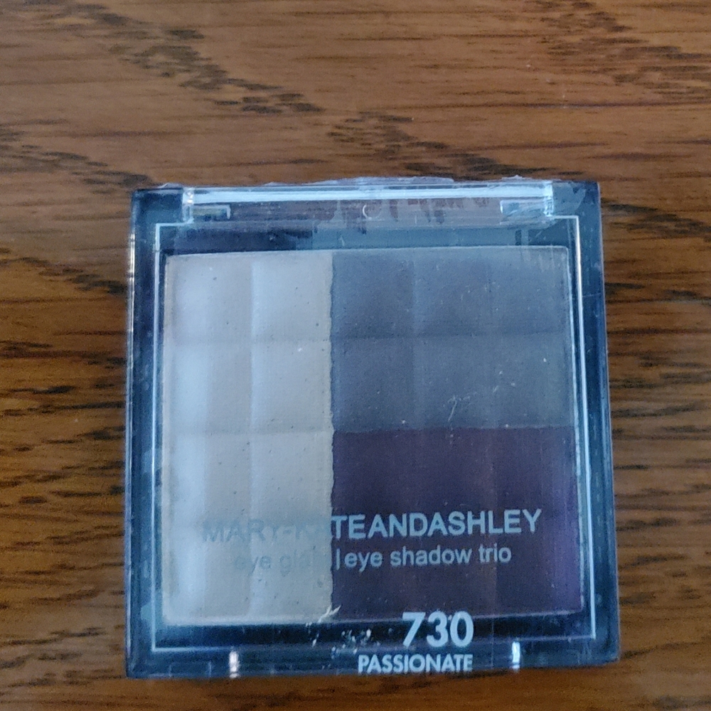 Eyeshadow blu colors